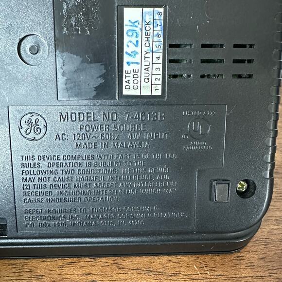 Vintage EUC Retro GE Alarm Clock AM/FM Radio 7-4313B Woodgrain Working Tested - Picture 9 of 10